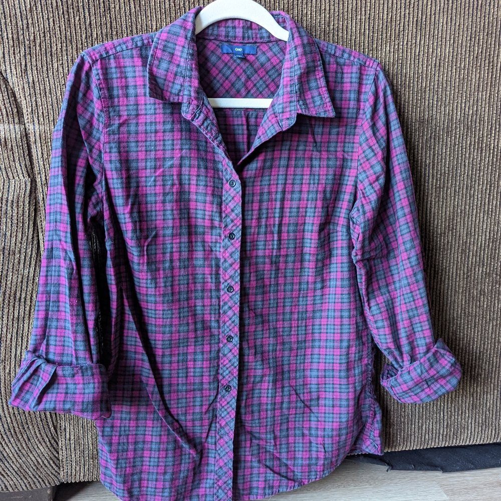 GAP Plaid Button-Up Shirt